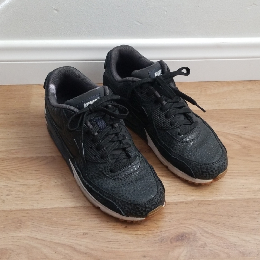 Black Nike air max size 9